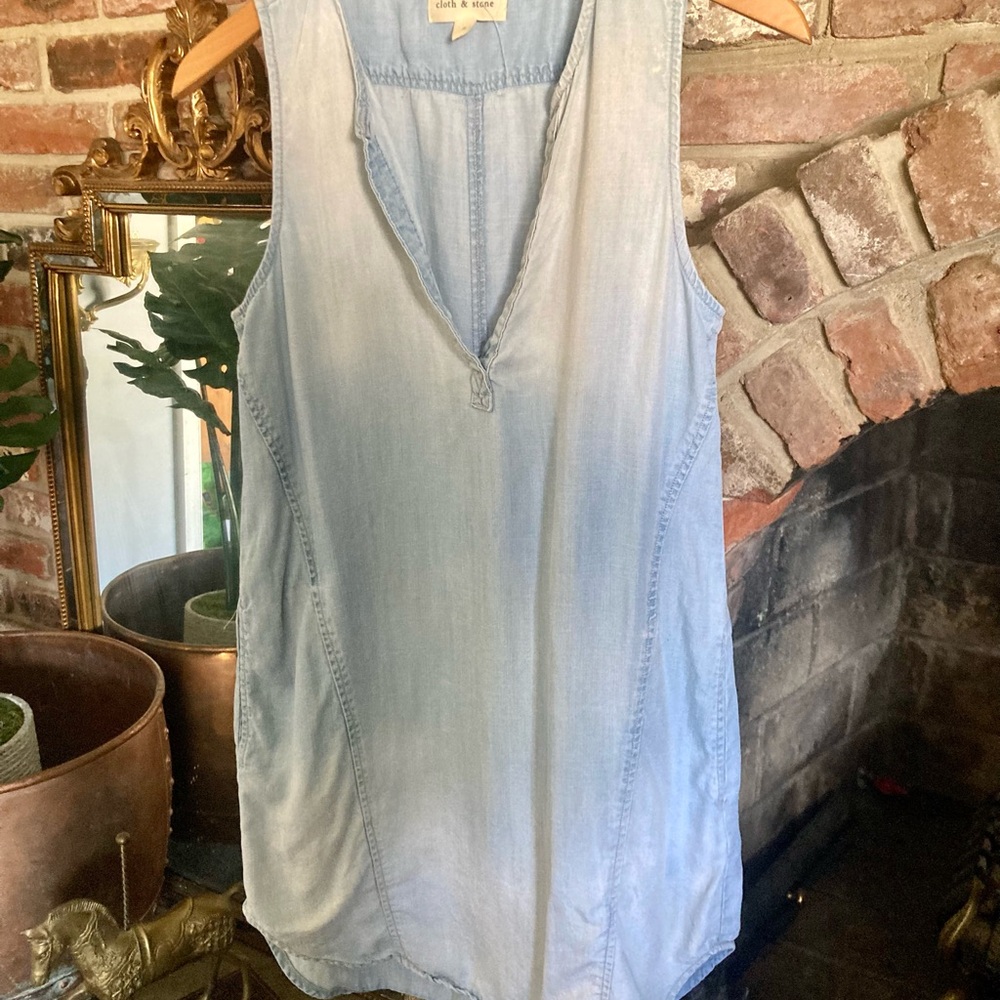 Cloth & Stone Soft Light Chambray Sleeveless V-Neck Hi-Low Dress EUC Size Small - Picture 2 of 14